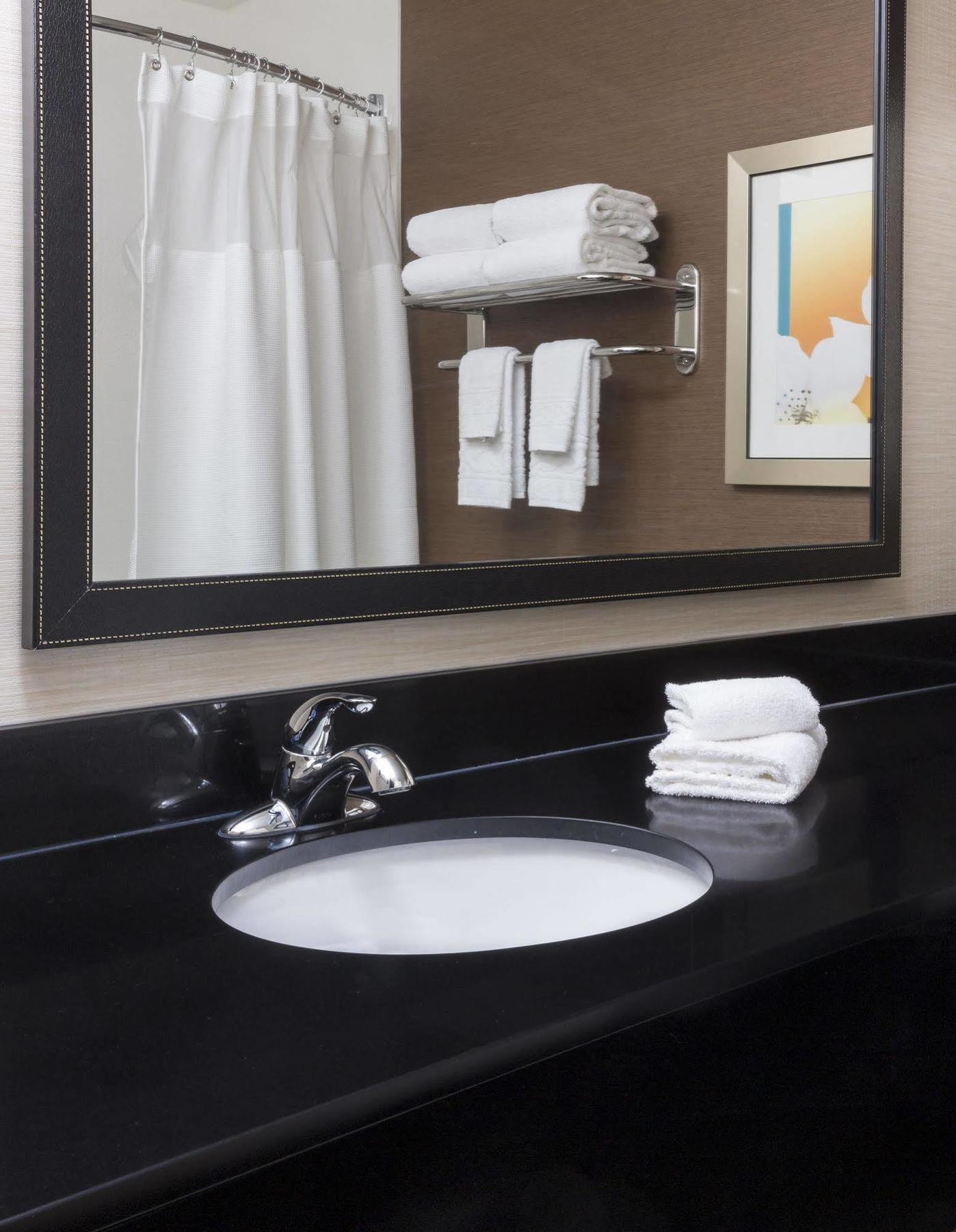 Fairfield Inn & Suites לובוק מראה חיצוני תמונה